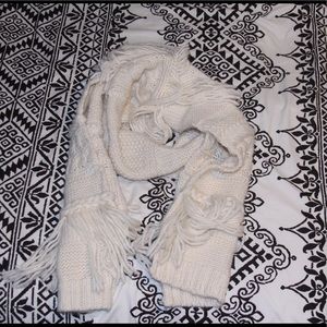 White knit scarf/shawl